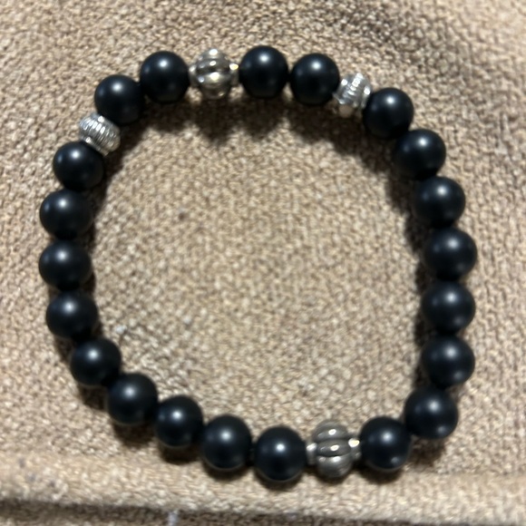 Black beaded bracket - Picture 2 of 3